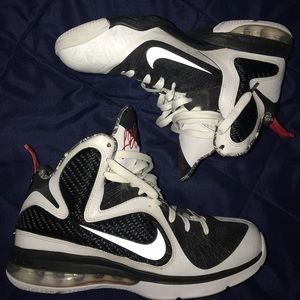 Nike LeBron 9 Freegum size 9.5